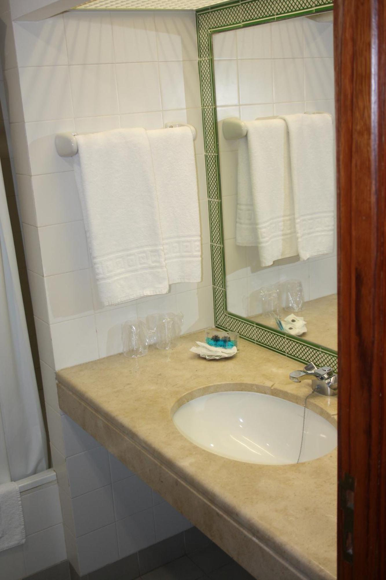 Flag Hotel Santarem Pernes Bagian luar foto
